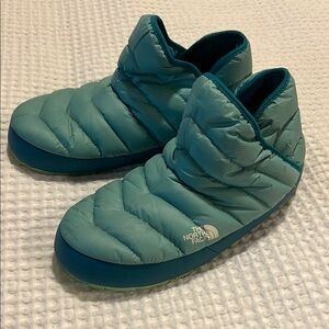 The North Face Aqua Puffer Slippers